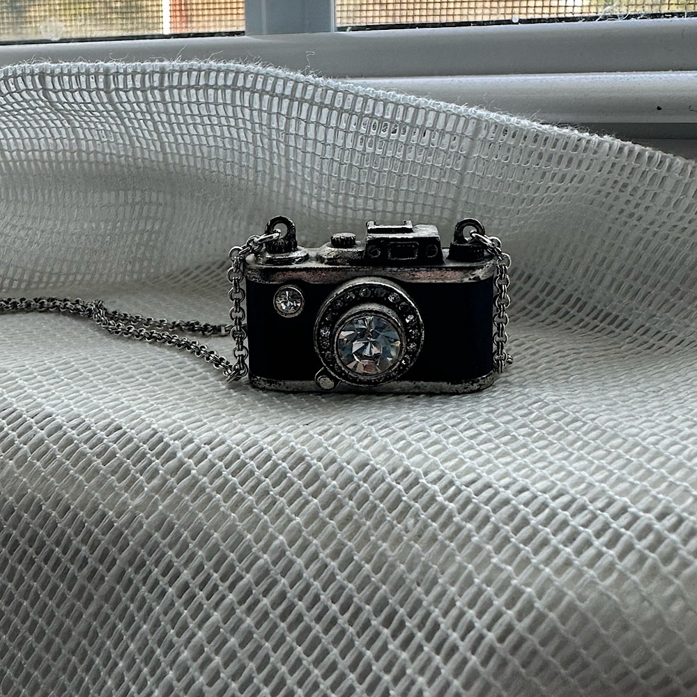 FOSSIL CAMERA NECKLACE